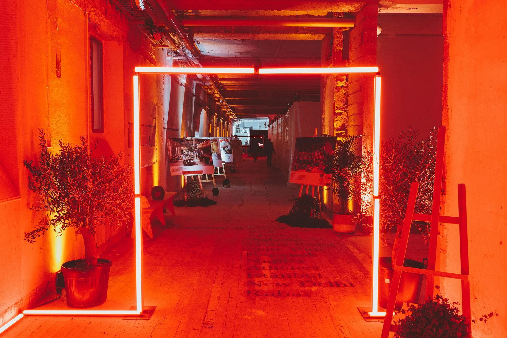 installation lumineuse pour le dîner de chantier du Coca-Cola Street Food Market