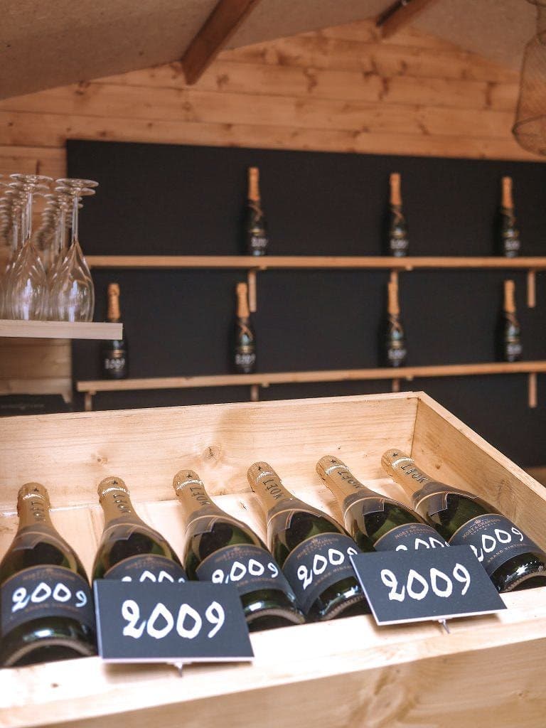 installation de bouteilles cuvée 2019 du lieu maison moët de moët et chandon