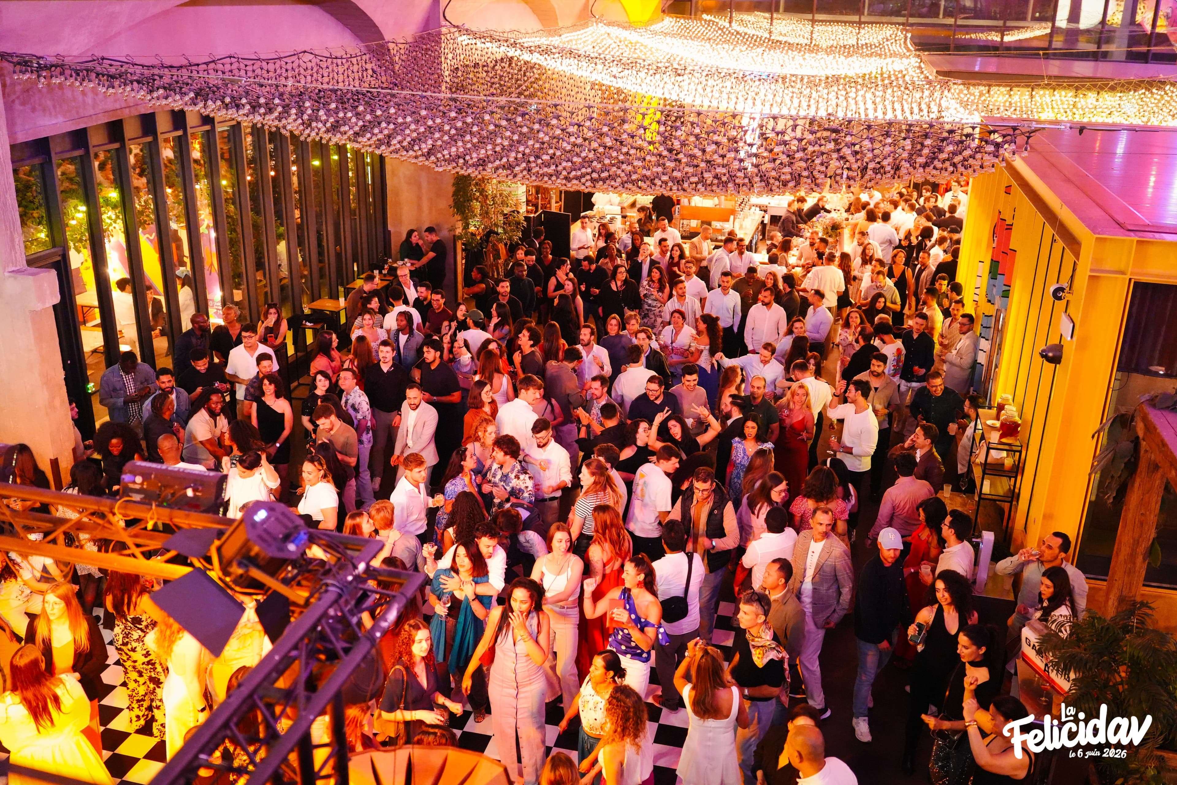 Collaborateurs en fête à La Felicità pendant la soirée Davidson