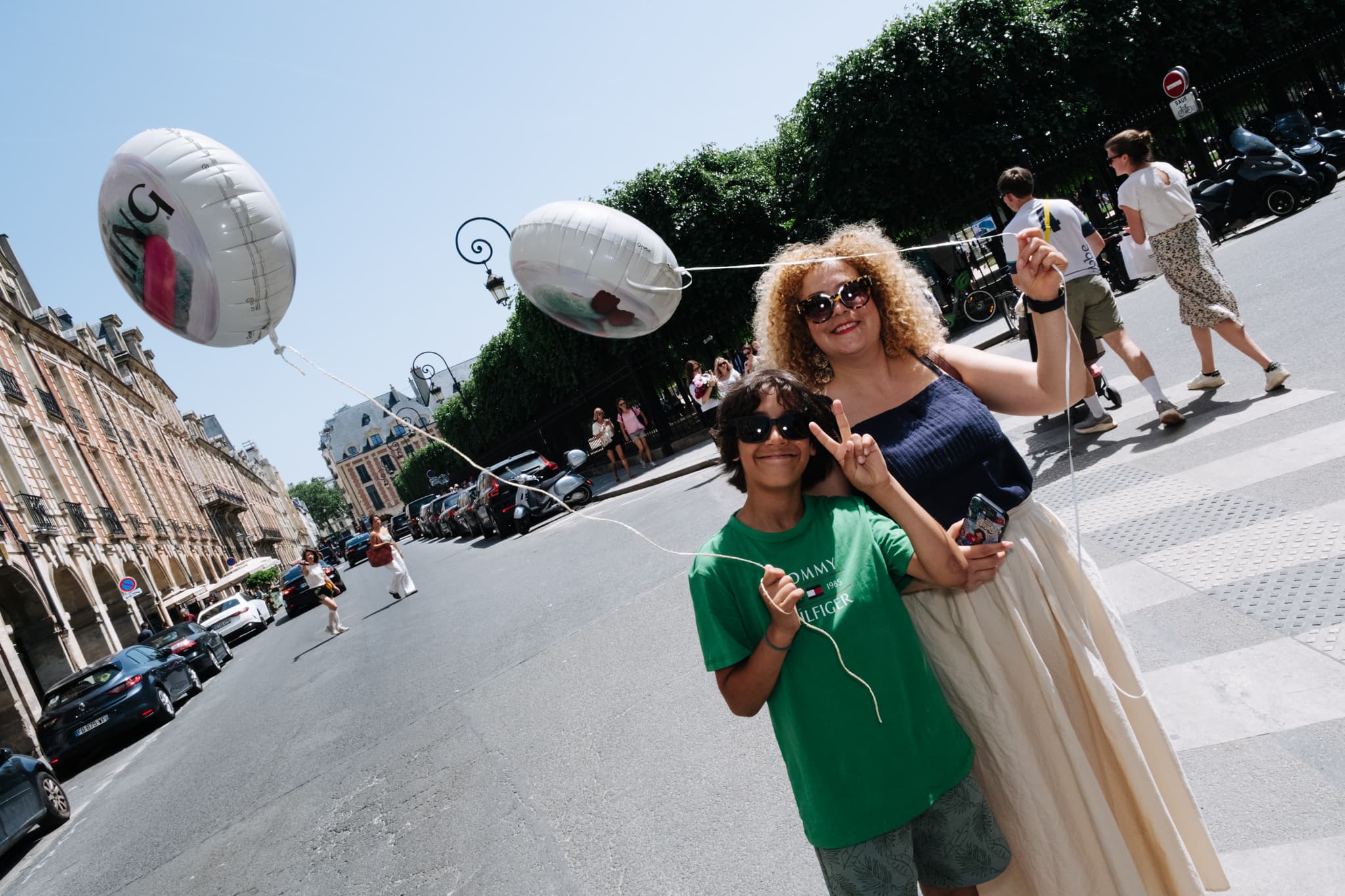 Ballons et bulles Kipling dans la rue