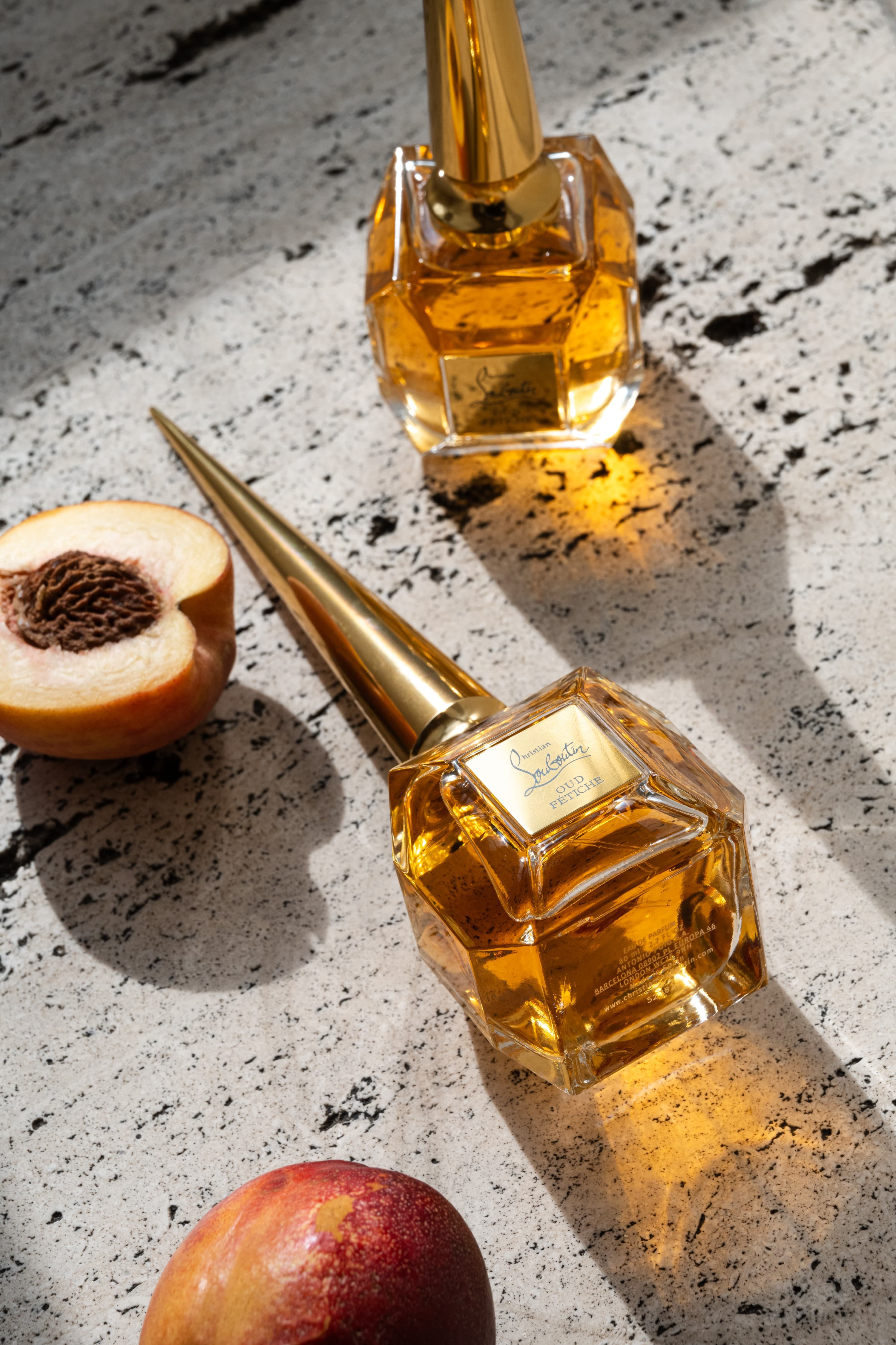 Flacons dorés Oud Fétiche de Louboutin