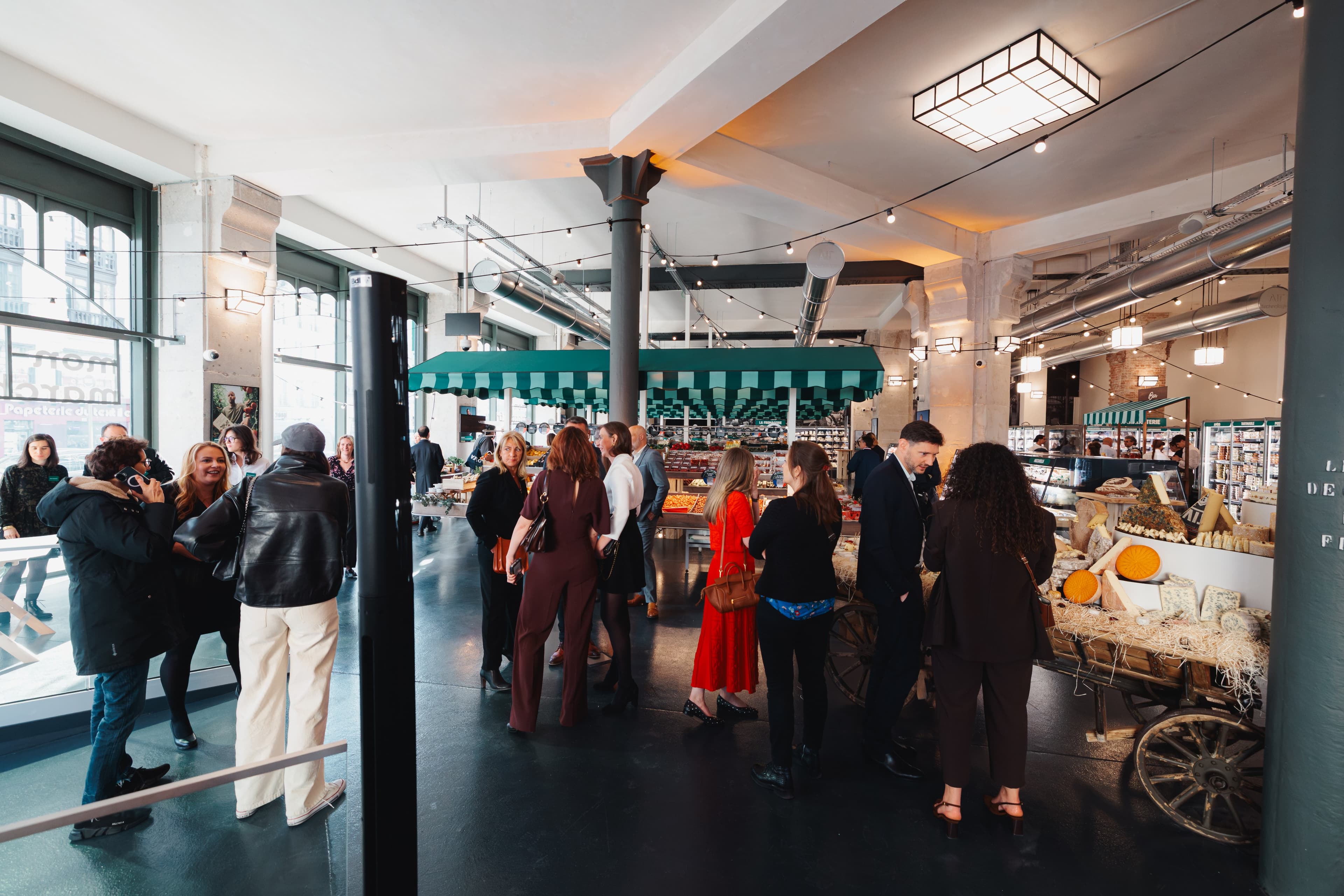 Invités dans le flagship mon-marché.fr rue Réaumur le soir de l'inauguration