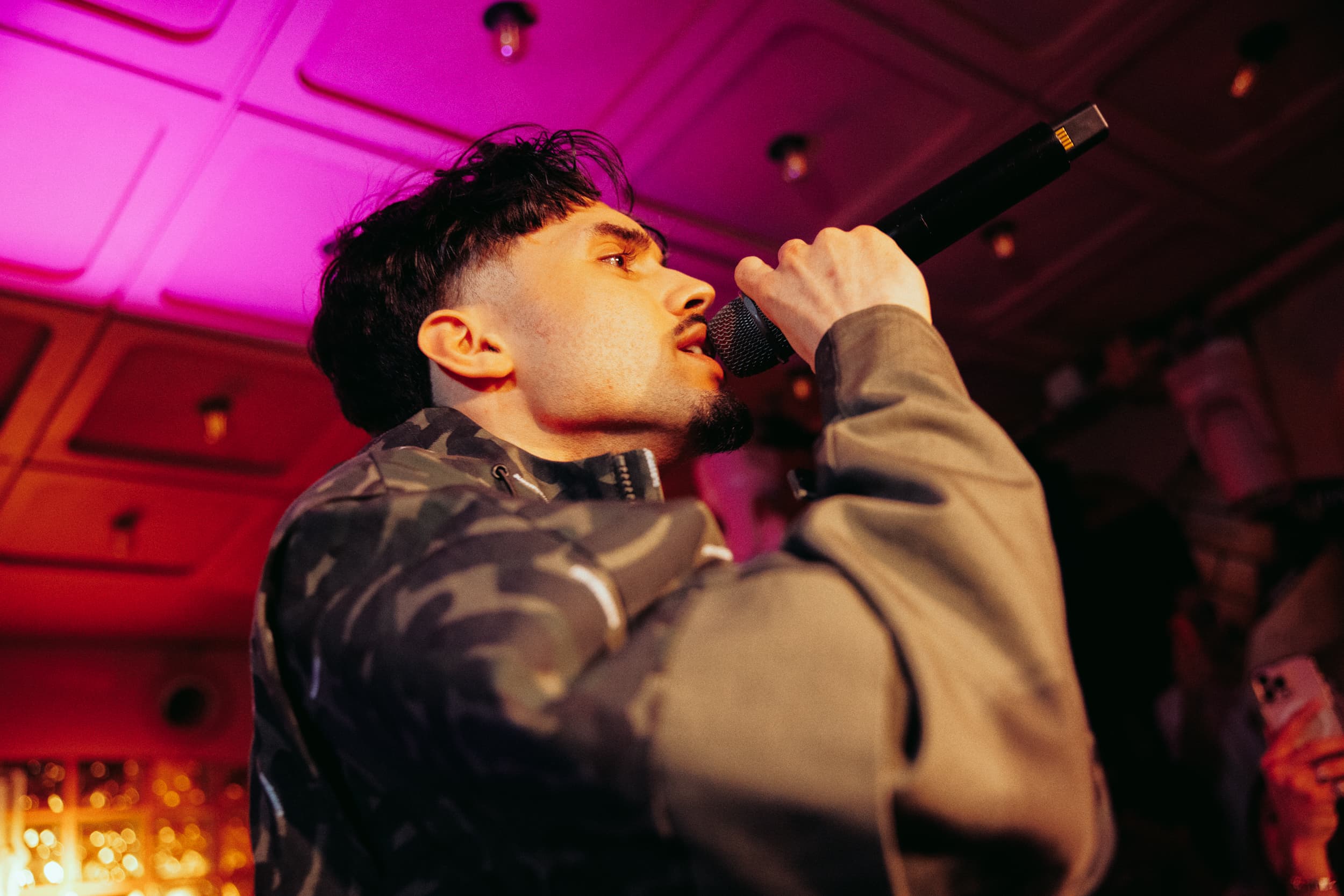 Showcase de RnBoi pour le One Million Tour à Paris