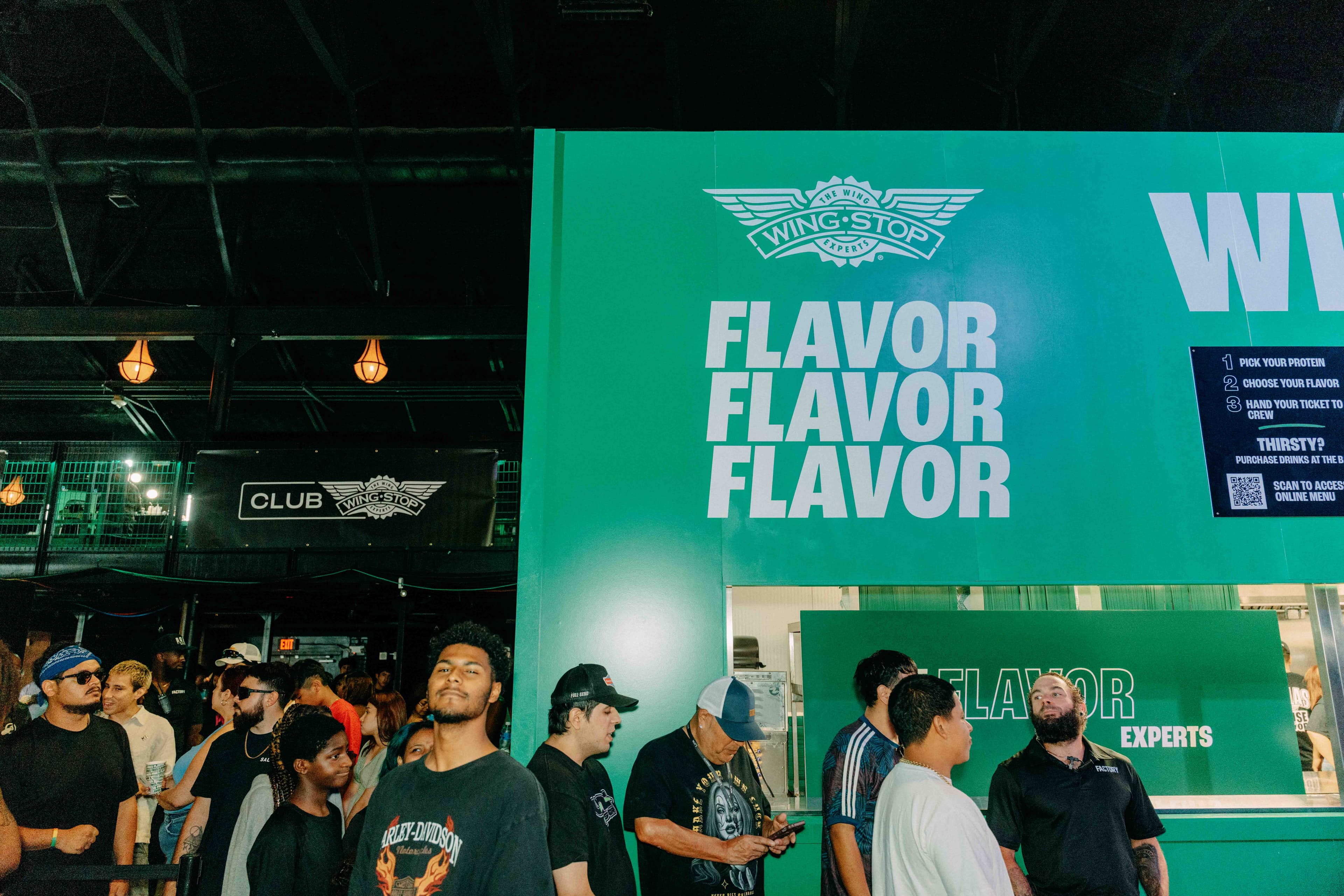 Mur Flavor Flavor Flavor et public à la House of Flavor Dallas